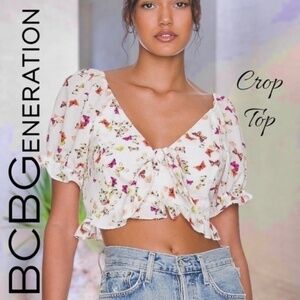 BCBGENERATION Knotted-Front-Tie V-Neck Smocked Back Butterfly Print Crop Top/Md